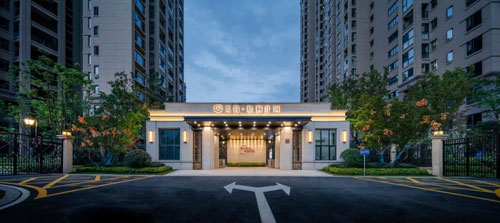 2022年8月，在岳阳市不动产登记中心的大力指导支持下，岳阳美的梧桐庄园实现三期西区&ldquo;交房即交证&rdquo;。这场交付，这不仅践行了美的置业对广大业主的庄严承诺，切实维护了购房人的合法权益，也让城市又一次见证